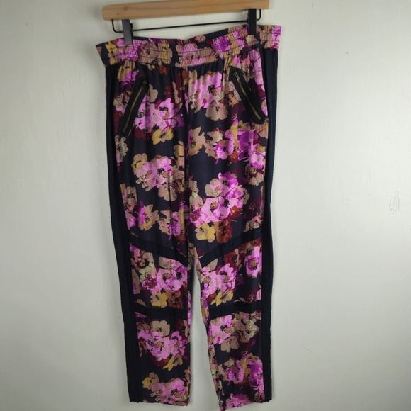 Lilka‎ Anthropologie Huntington Beach Floral Pants S Purple Navy Elastic Waist - Picture 2 of 9
